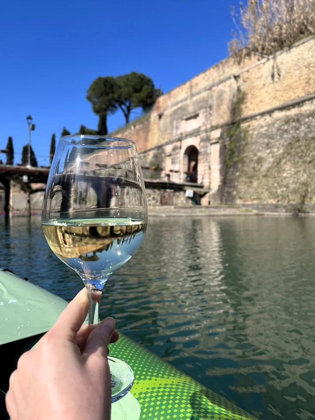 Aperitivo in Canoa a Peschiera del Garda: Tour tra le Mura UNESCO